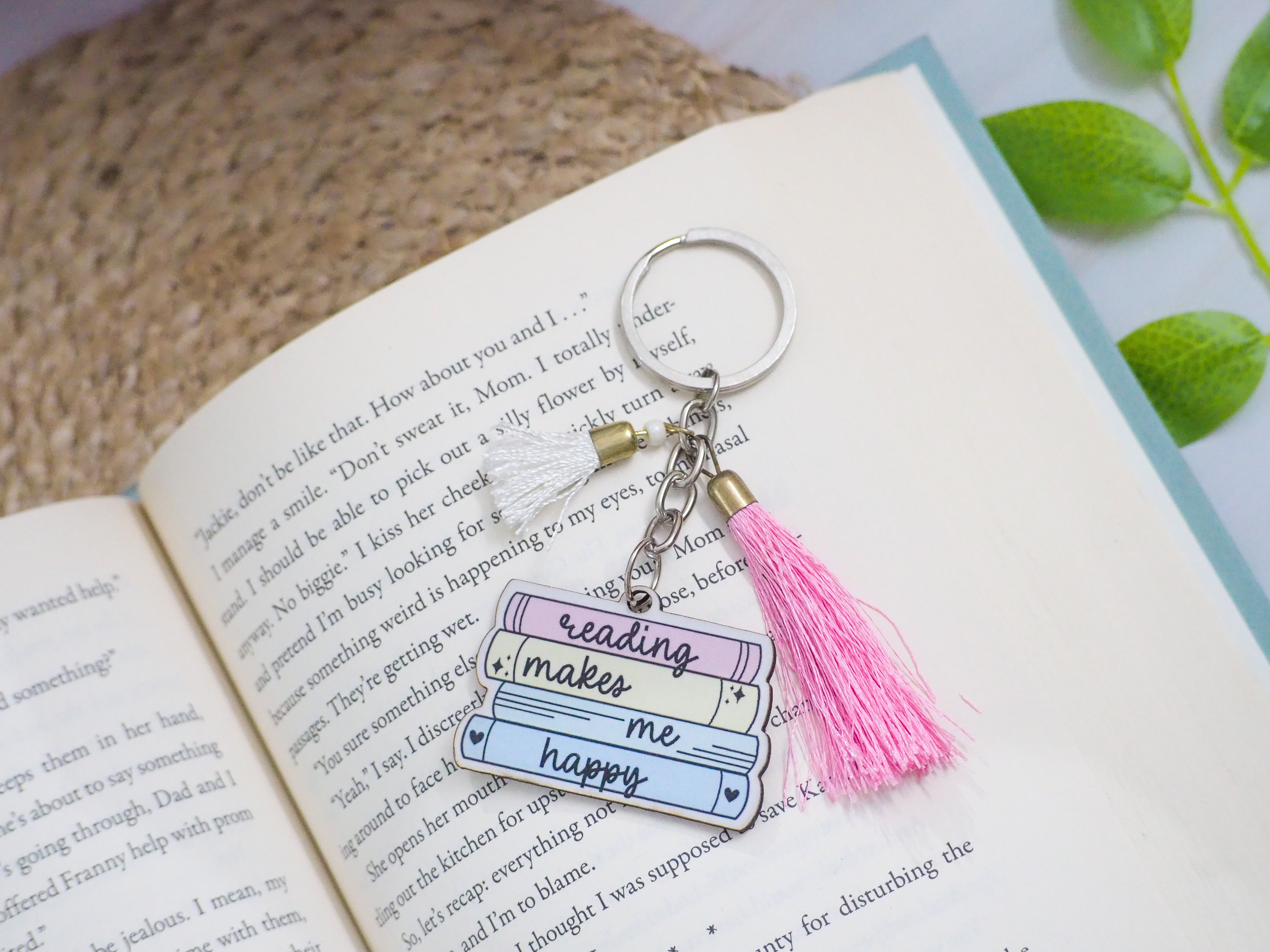 Accelerated Reading Keychains Reading Makes Me Happy Keychain – Scintillare